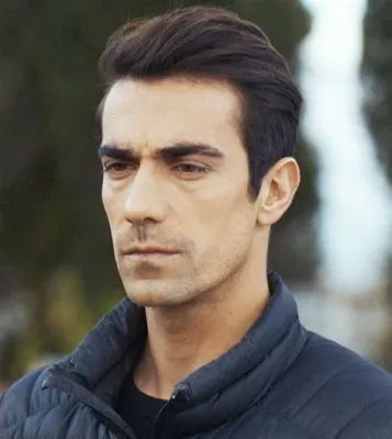 The Istanbul Film Festival Premiere: A Cinematic Extravaganza Starring İbrahim Çelikkol!